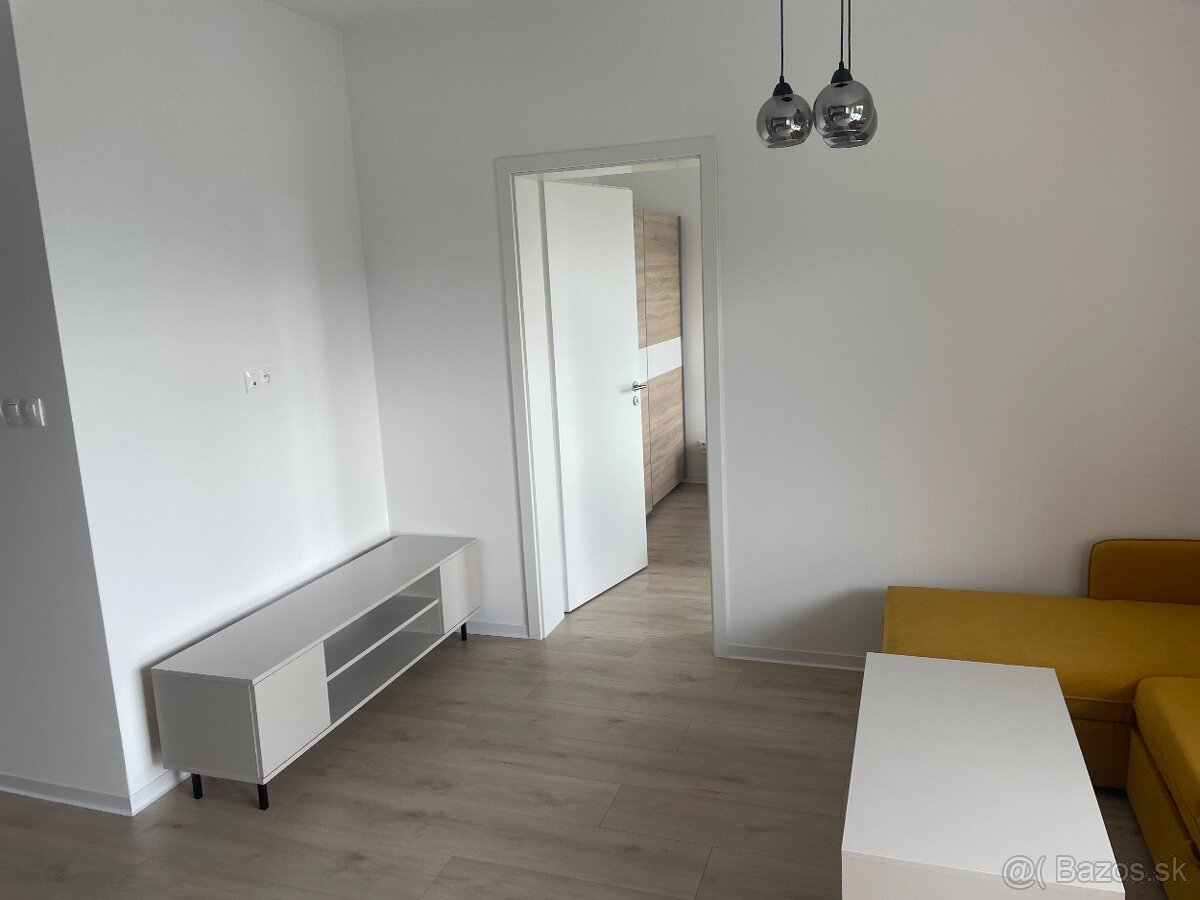 2 ,5 izbovy byt na prenajom - 13