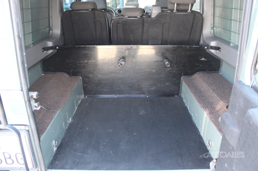 Land Rover Defender 2,4 TDCi 90 kW 110 SW 4x4 - 13