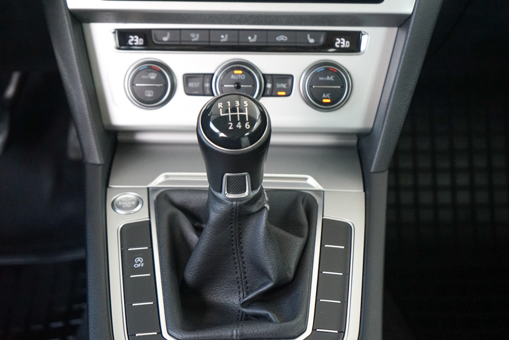 34-VOLKSWAGEN Passat, 2018,nafta,2.0TDI Comfortline,110kW - 13