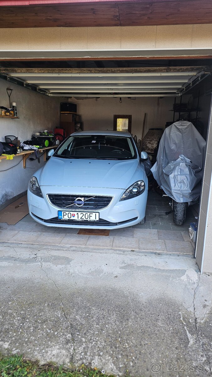 Volvo V40 2.0 benzín, r.v. 2015 - 13