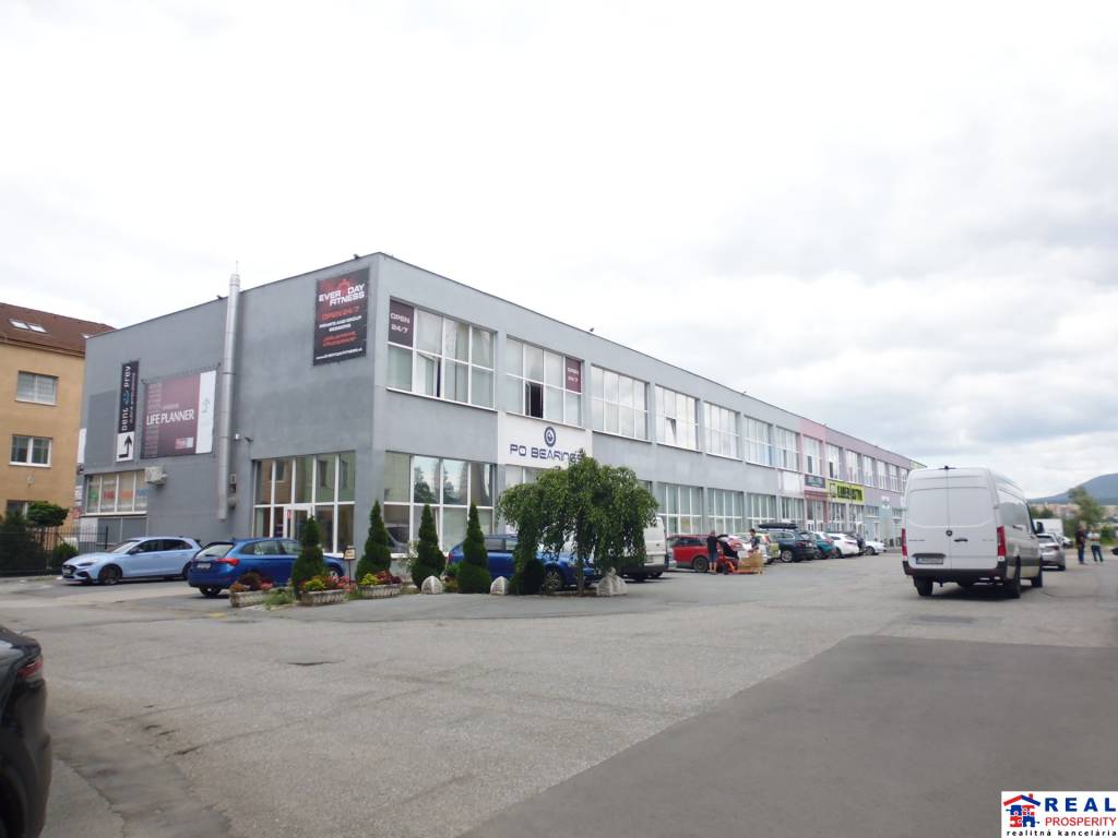 MASARYKOVA: VOĽNÉ NEBYTOVÉ priestory s UMÝVADLOM cca 23 m2 - - 13