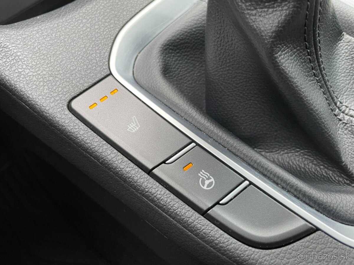 Hyundai i30 Com. 1.6CRDi ČR SMART+ 1.maj - 13