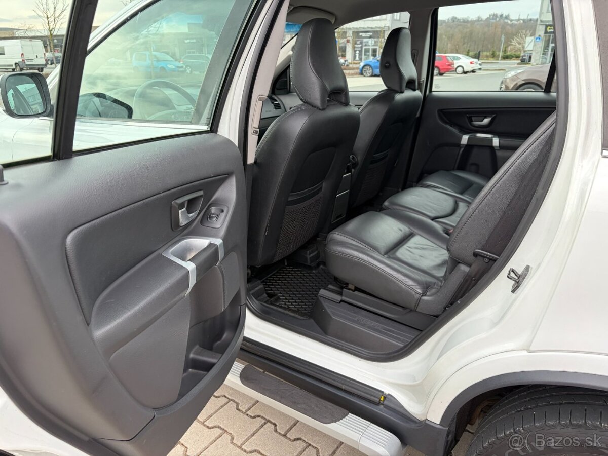 Volvo XC90 D5 AWD ČR 7 MÍST - 13