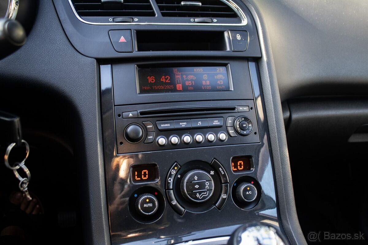 Peugeot 5008 1.6 THP, 115kW (2011) - 13