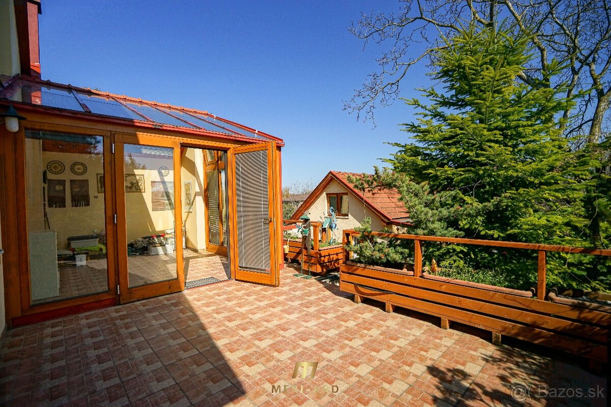 Dvojgeneračný podpivničený dom,zimná záhrada, 2x garáž,Rajka - 13