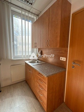 Reprezentatívny obchodno-administratívny priestor na prenájo - 13