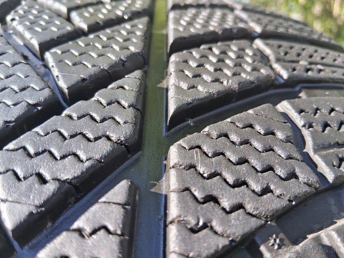 275/40 r22 zimne pneumatiky - 13
