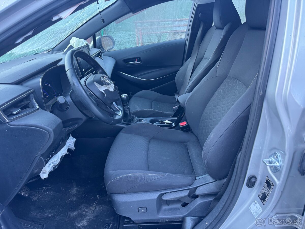 Toyota Corolla 1.2T 4valec benzin 2022 82000km - 13