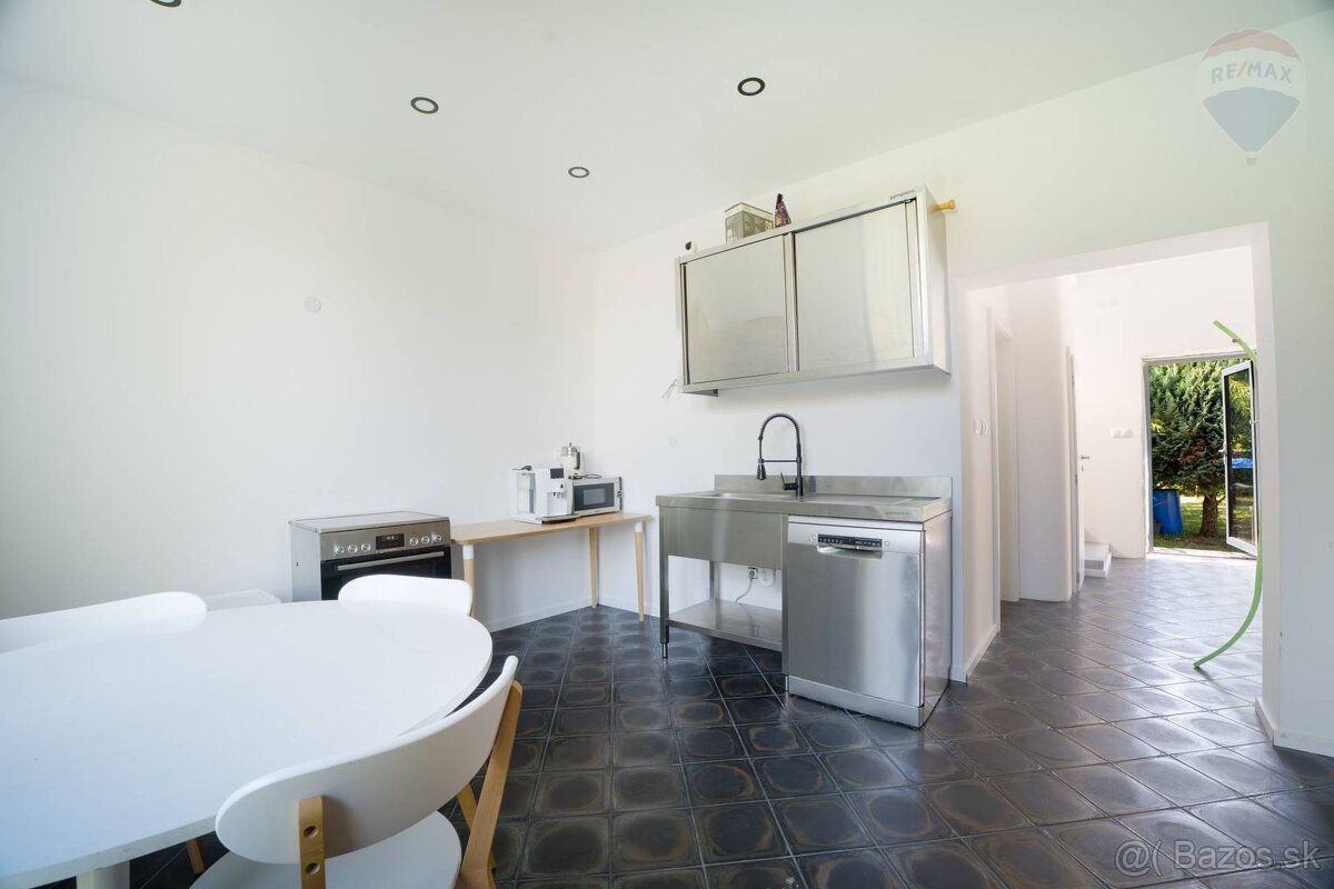 Reprezentatívny dom vhodný na sídlo firmy alebo kancelárie – - 13