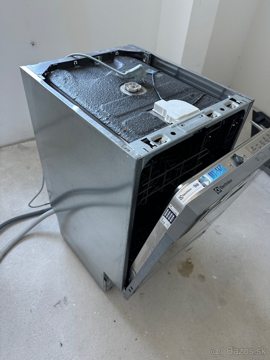 Vstavané kuchynské spotrebiče a práčka - 13