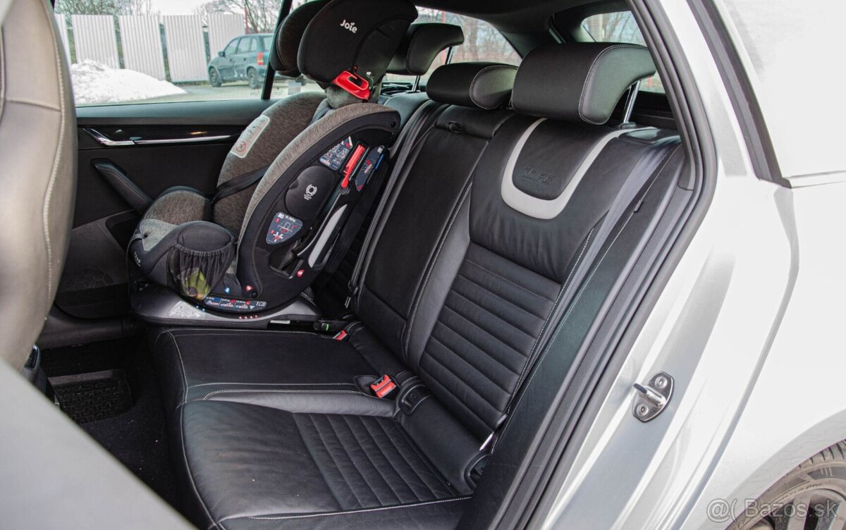 Škoda Octavia Combi 2.0 TDI RS - 13