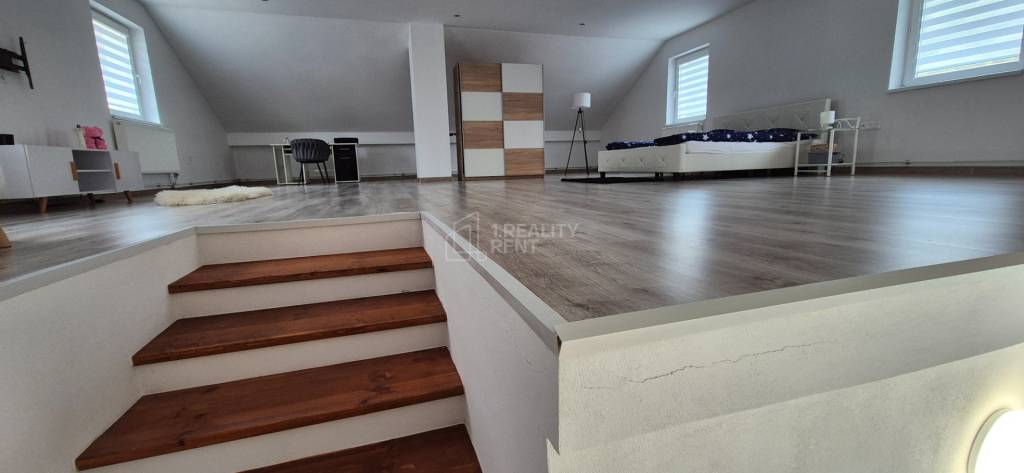 Predaj: Pekný rodinný dom s veľkým pozemkom Hlboké nad Váhom - 13