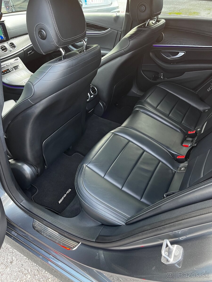Mercedes Benz E 220D 4-MATIC AMG Packet - 13