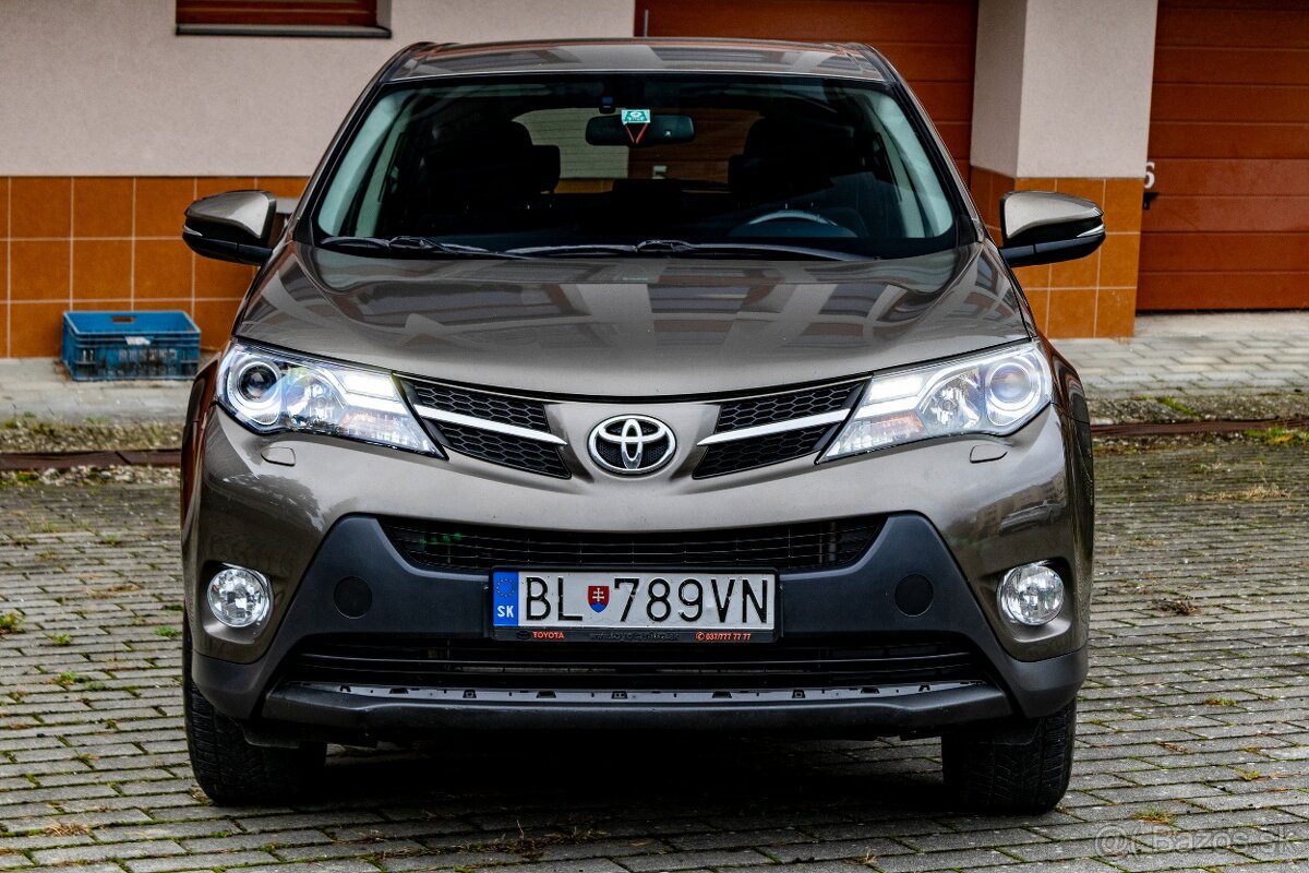 Toyota RAV4 2,2D 110kW 4x4 (nová STK, ťažné, kamera,keyless) - 13