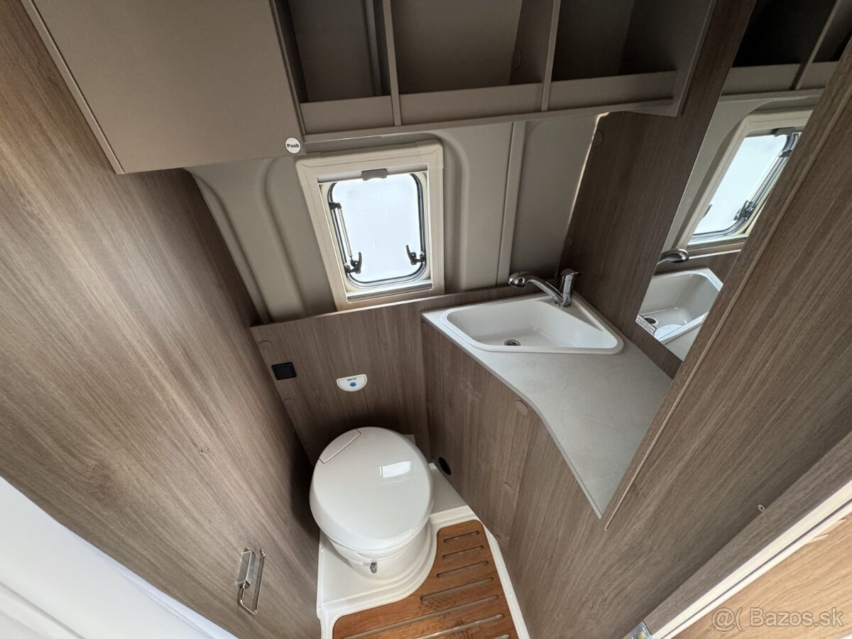 CamperVan s otvárateľnou strechou CARADO CV640 Novy Automat - 13