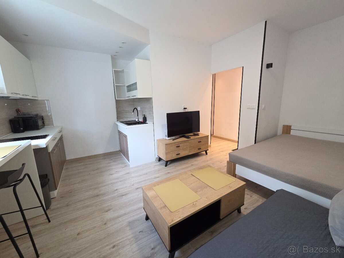 Krátkodobý prenájom apartmán-BB-Centrum od 3 hod. - 13