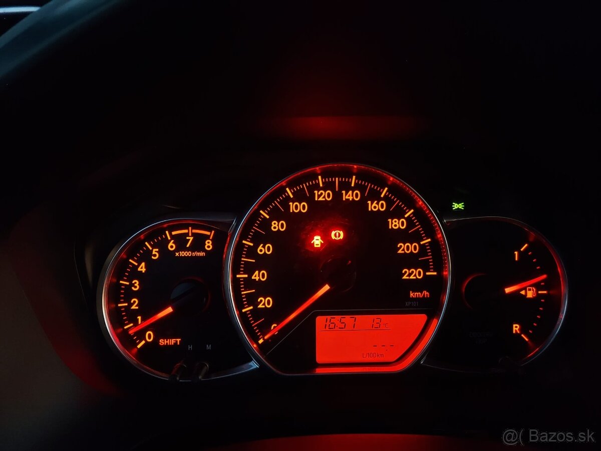 Toyota Yaris 1.33l benzín, 74 kW – výborný stav, plná výbava - 13