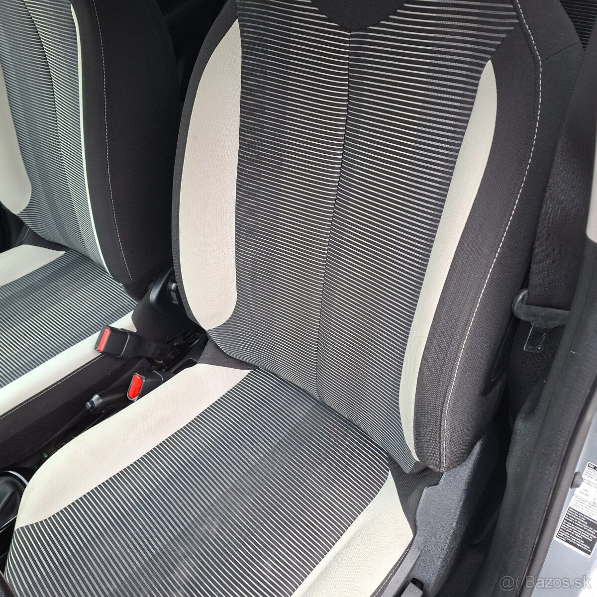 Peugeot 108 1,2 PureTech Allure TOP - 13