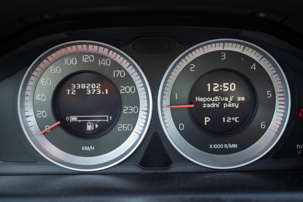 Volvo XC60 2.4D Momentum, 120kW (2011) - 13