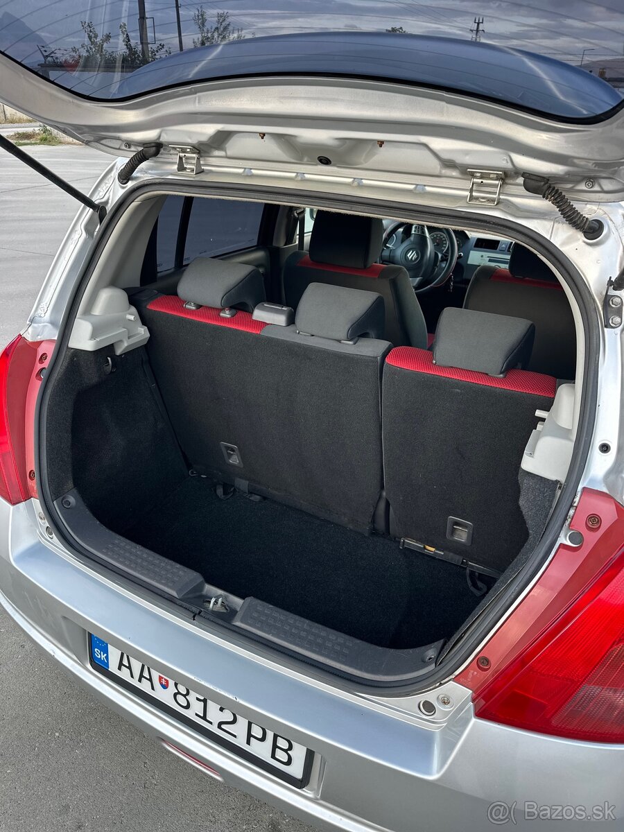 Suzuki Swift 1.3 benzín 67 kW MT/5 - 13