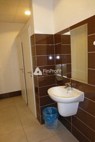 Kancelária s parkovacím miestom zdarma na prenájom - 52,10 m - 13