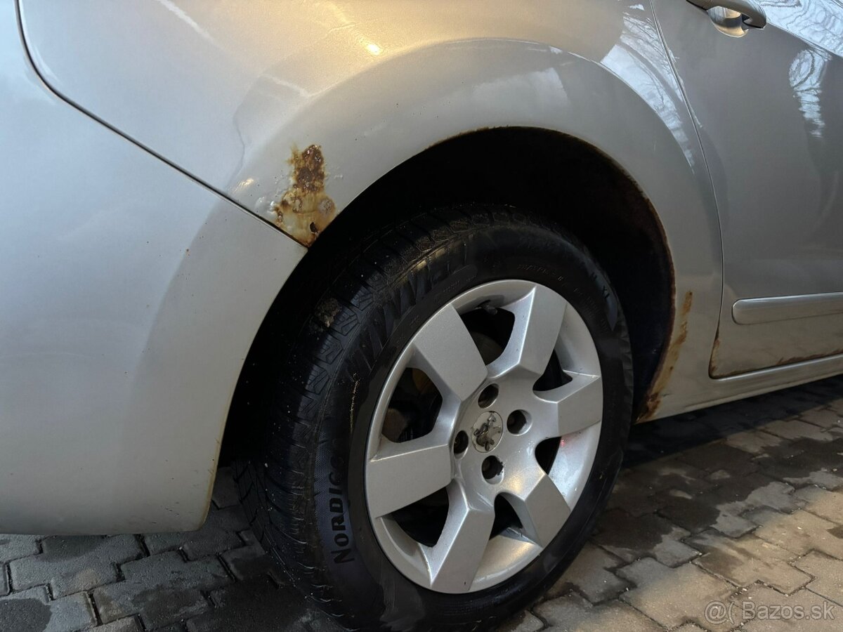 Peugeot 5008 2.0 / 2010 - 13