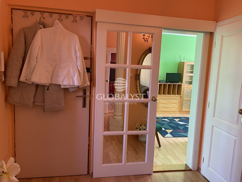 Prenájom priestranného 3-izbového bytu na Humenskej ulici v - 13