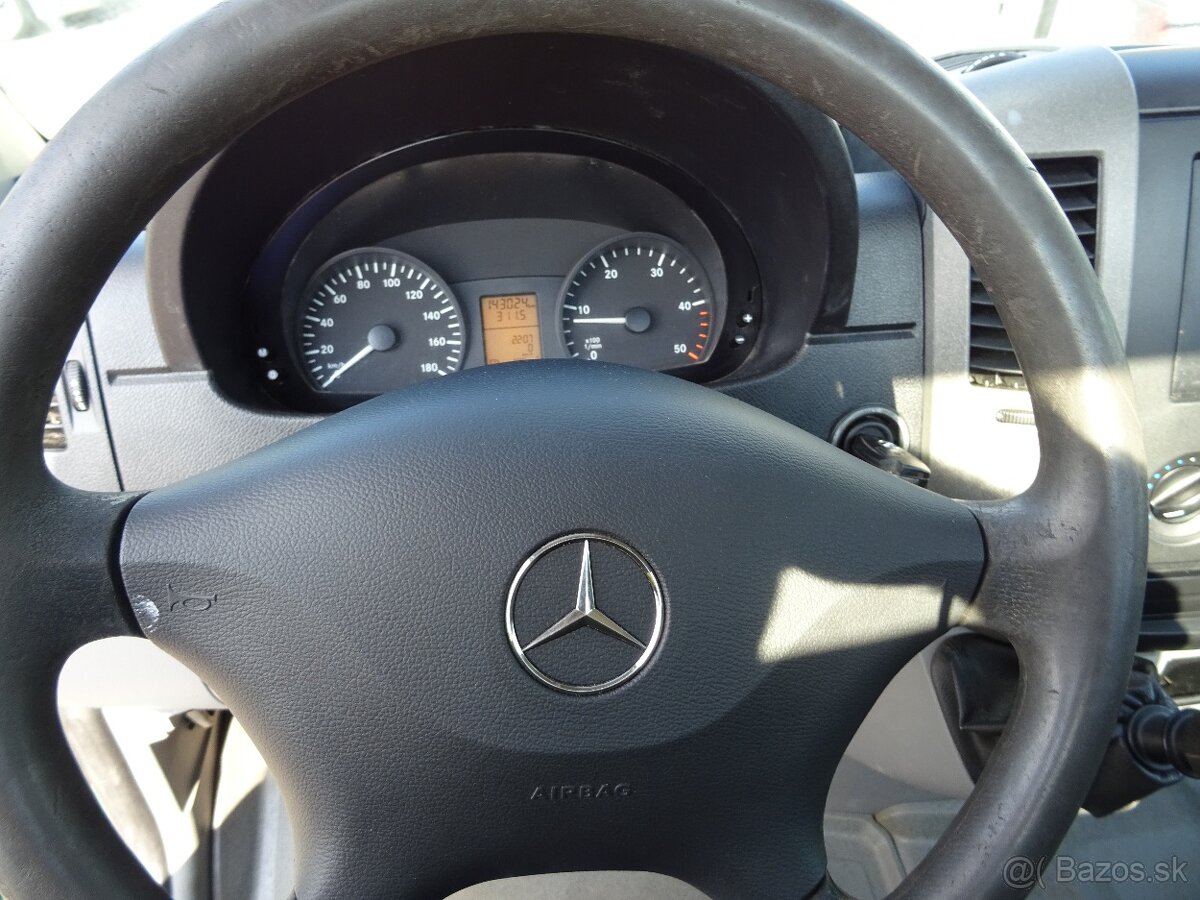 Mercedes-Benz Sprinter - 13