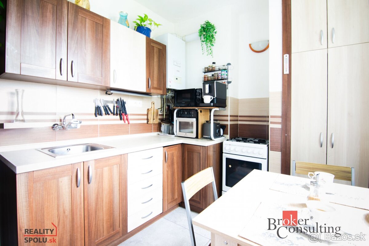 REZERVOVANÉ:Priestranný 3-izbový byt v Bernolákove: pokoj, z - 13