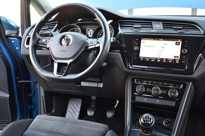 Volkswagen Touran 1,6 TDI Highline 85 kW Diesel / Nafta - 13