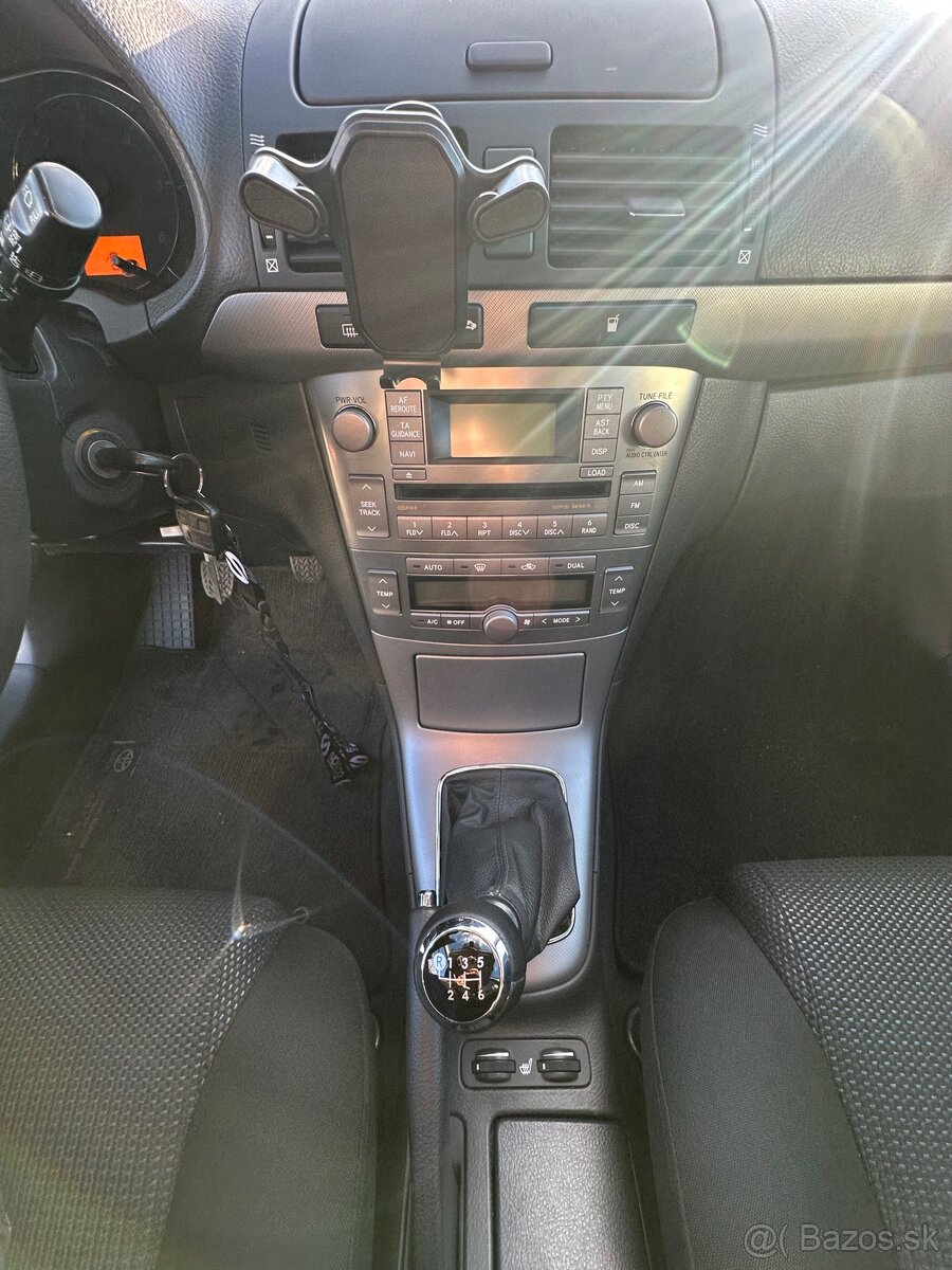 Toyota Avensis Combi 2.0 D-4D Sol - 13