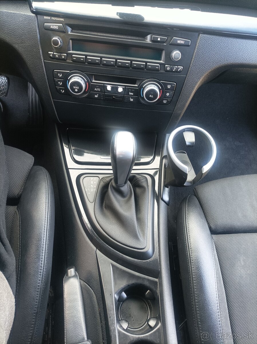BMW rad 1 118d automat r.2011 - 13