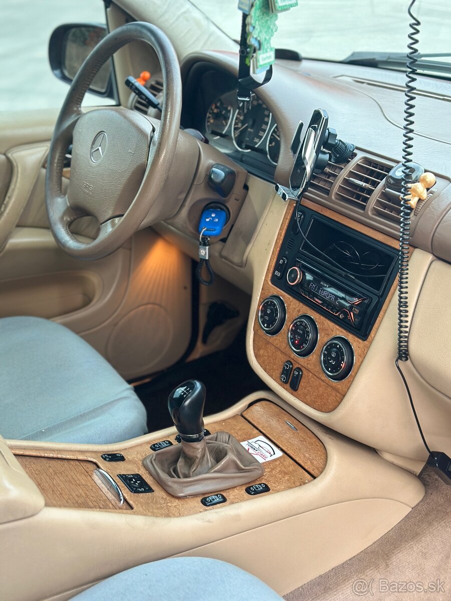 Mercedes-Benz ML270CDI 4Matic - 13