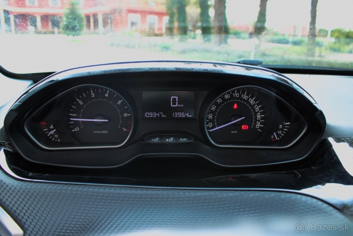 Peugeot 2008 1.2 PureTech Style - 13