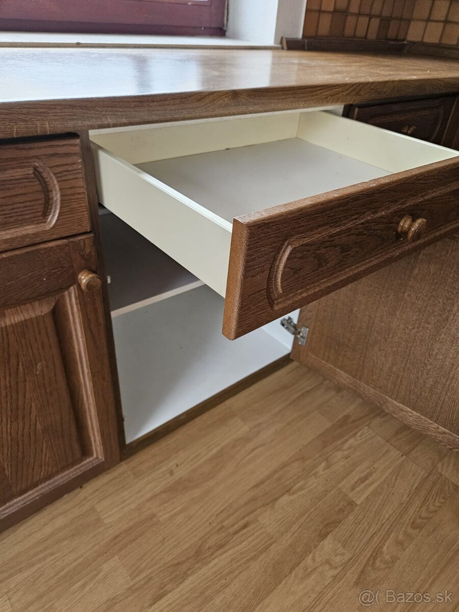 Masívna kuchynská linka z Nemecka so spotrebičmi - 13