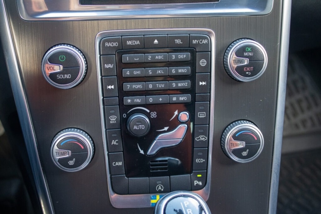 VOLVO XC60 (2015) - 13