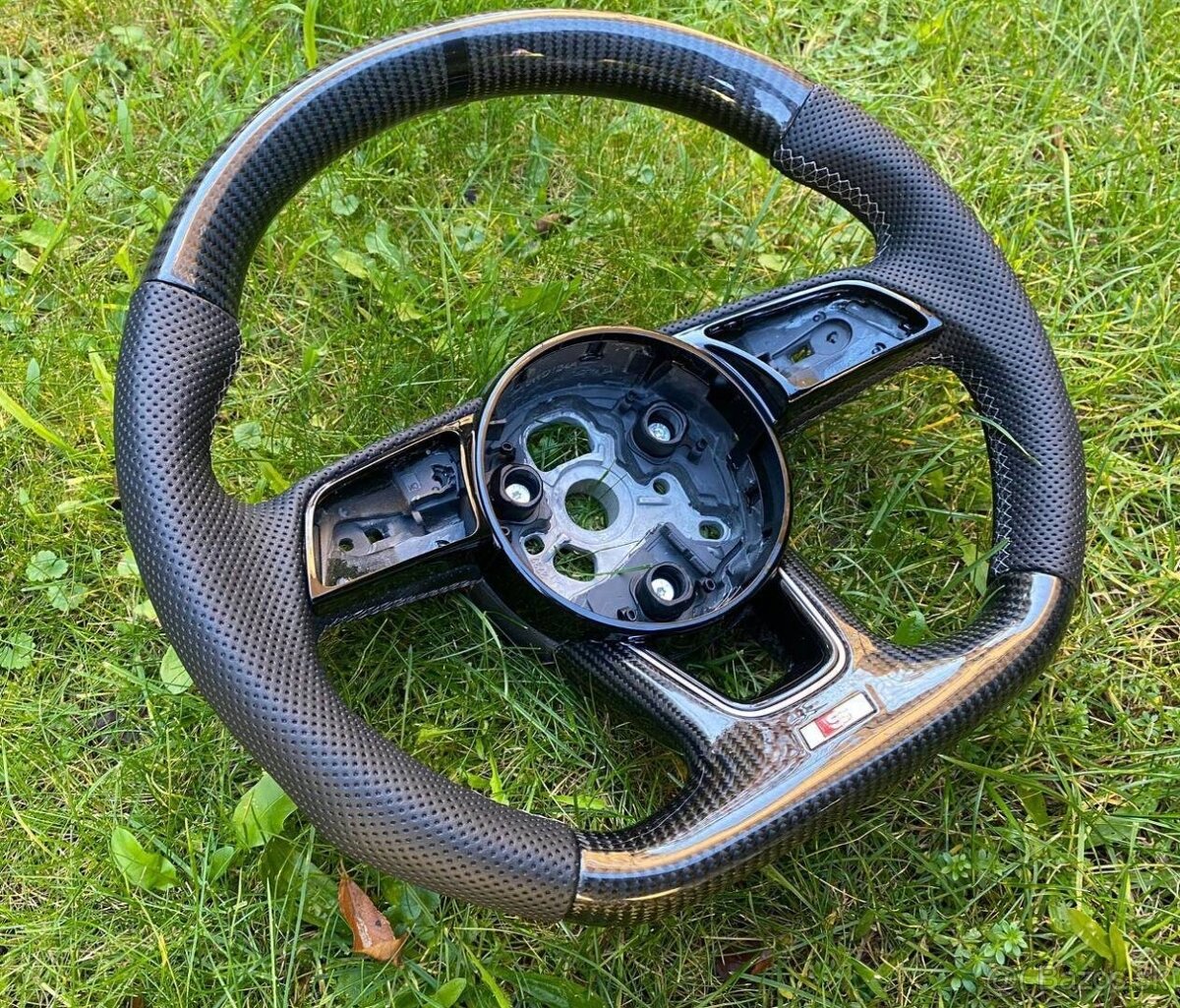 AUDI VOLANT KARBONOVY zkoseny karbonový športový - 13