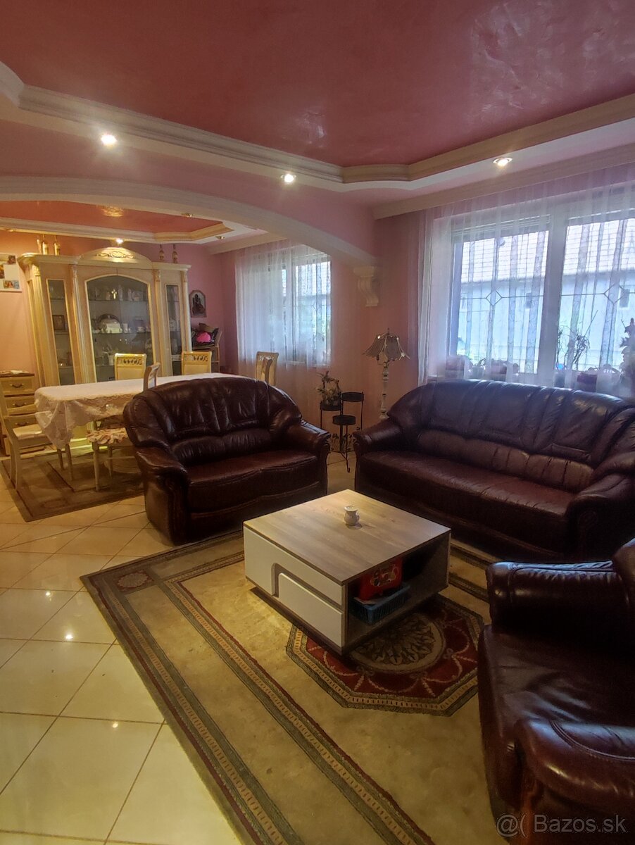 Ponúkame na predaj rodinný dom s bytovými jednotkami - Encs - 13