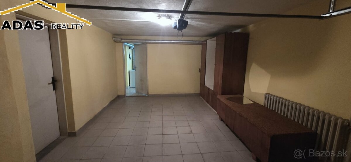 Ponúkame na predaj dom v centre SNV. - 13