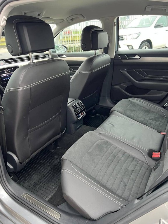 Volkswagen Passat 2.0 TDI Elegance DSG - 13