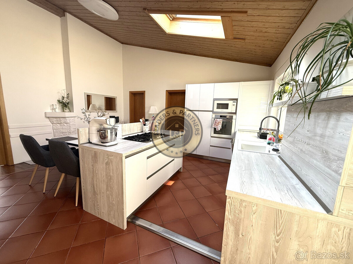 Na predaj luxusný rodinný dom v Senici - 13