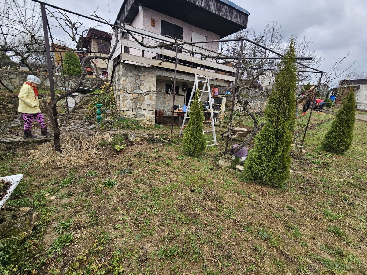 Záhradka s chatkou - 13