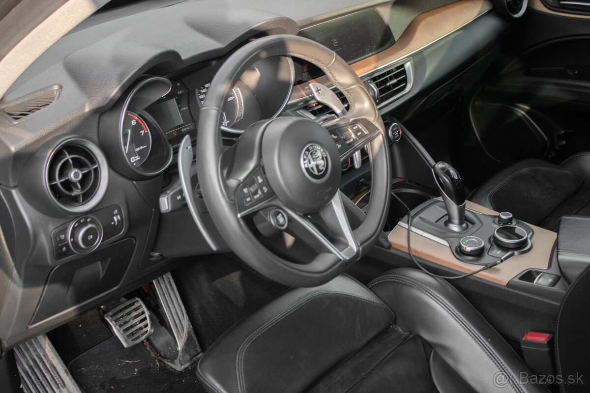 Alfa Romeo Stelvio - 13