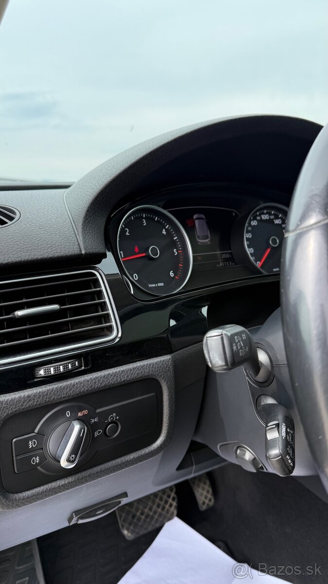 Volkswagen Touareg - 13