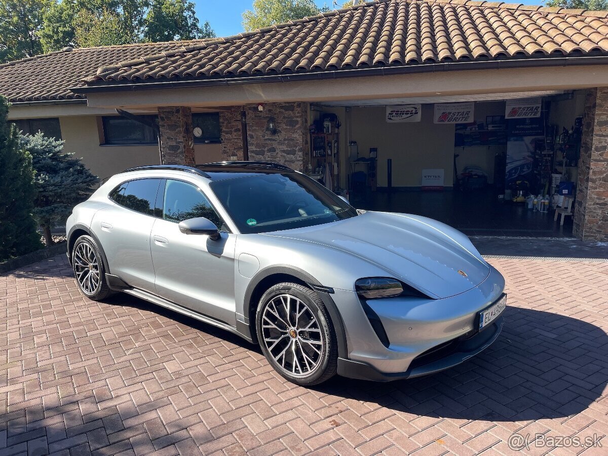 PORSCHE Taycan Cross Tourismo 4 - 13