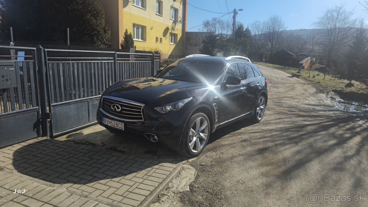 Infiniti QX70 3.0D S - 13
