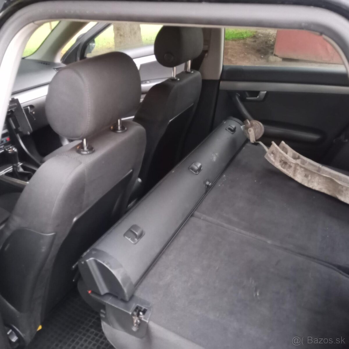 Predám nepojazdné Audi a4 b6 combi čierna farba - 13