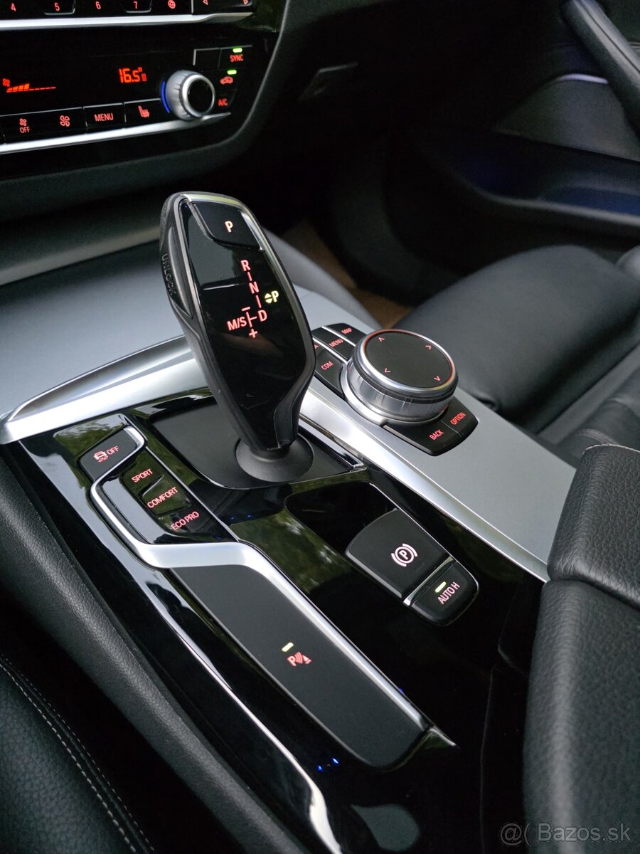 BMW 520d 1.Majiteľ A/T Harman/KARDON KAMERA FULL LED 190PS - 13