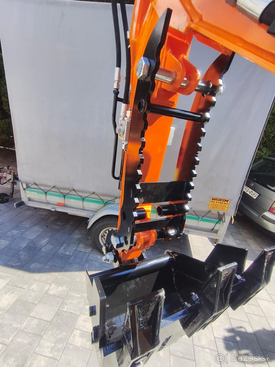 Prodám nový minibagr 1200kg. - 13