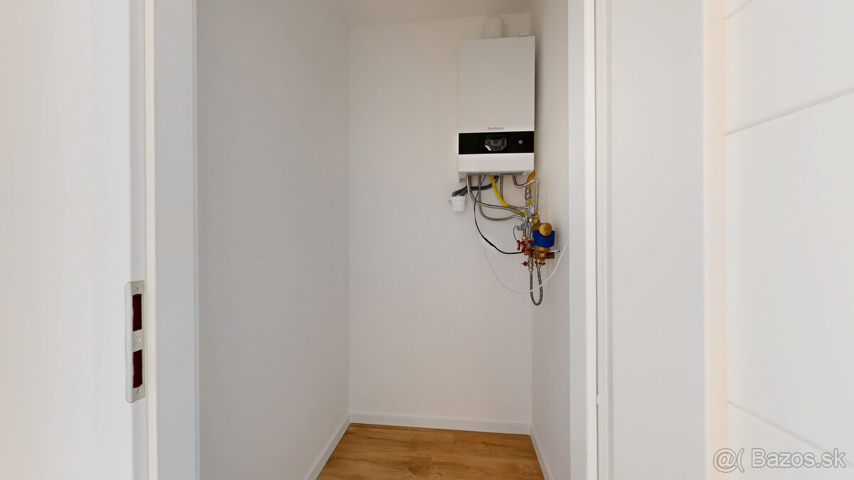 POLIANKY / Priestranný 3-izbový byt s loggiou a kuchynskou l - 13